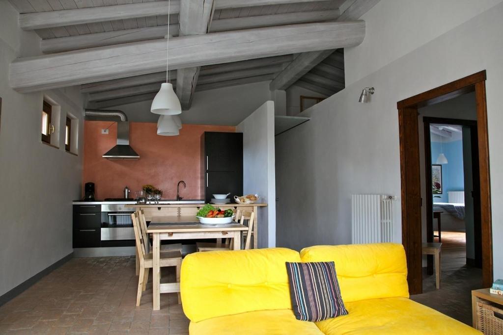 Una cocina o cocineta en Il Dosso Holidays Apartment