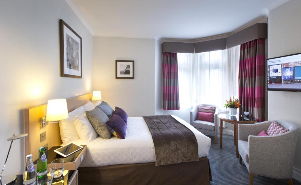 Postel nebo postele na pokoji v ubytování Thistle London Bloomsbury Park