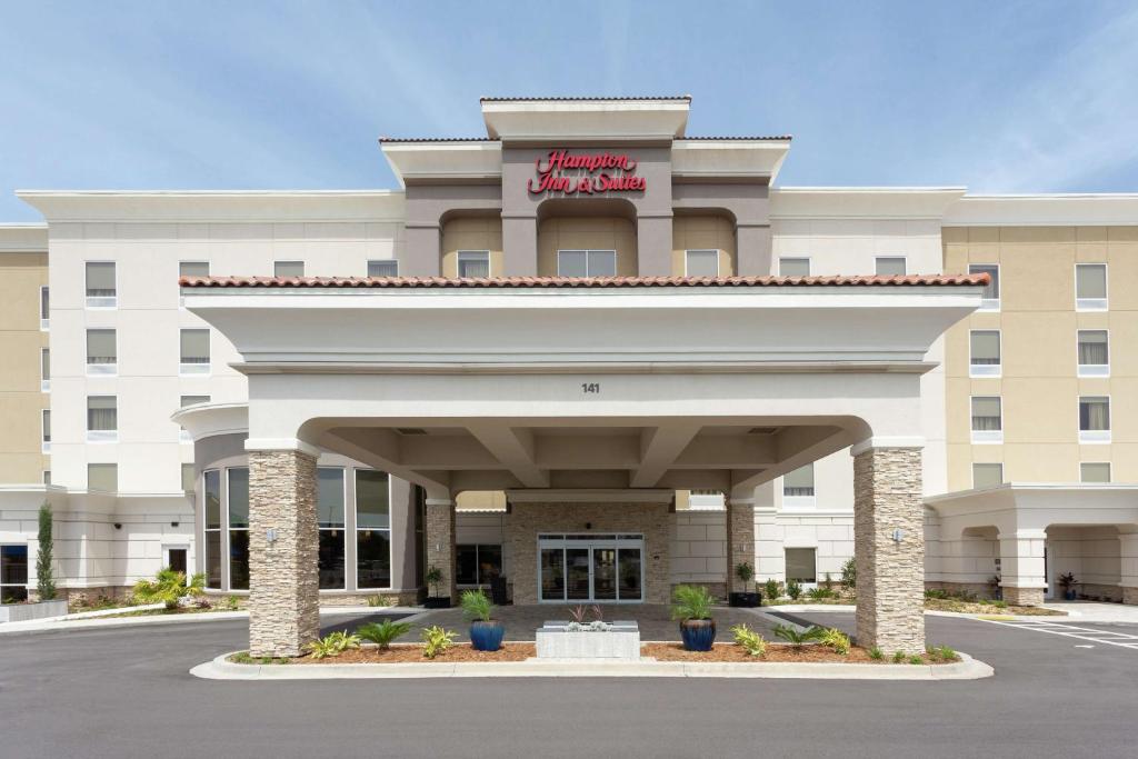 a rendering of the front of a hotel at Hampton Inn and Suites Jacksonville/Orange Park, FL in Orange Park