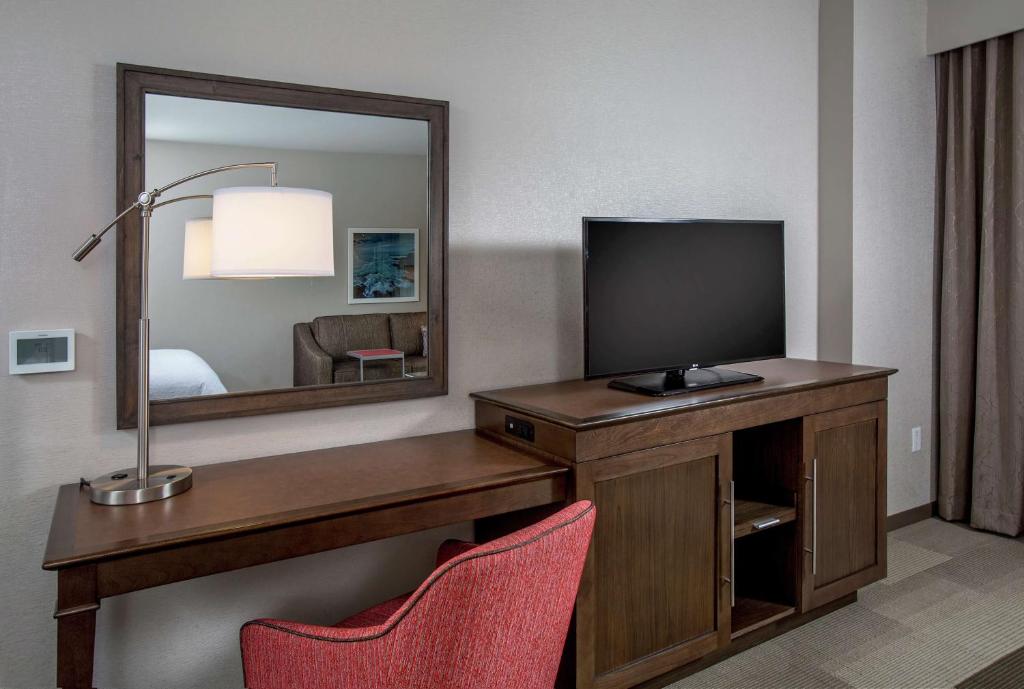 Hampton Inn & Suites Oahu Kapolei - FREE Parking - No Resort Fee - Room Ejecutivo Premium King - No Fumar