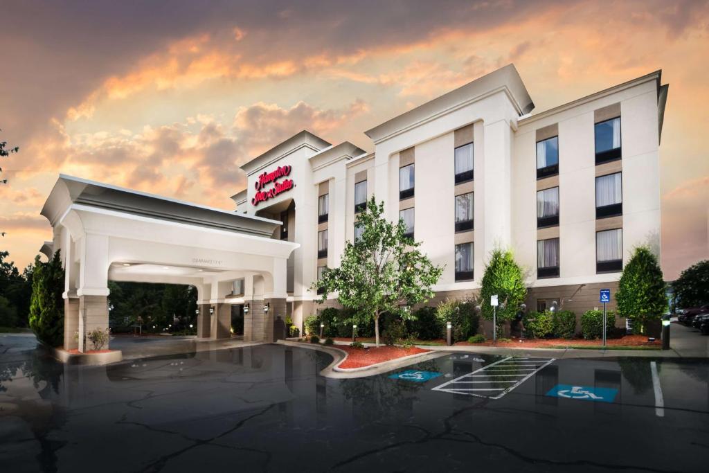 una rappresentazione della parte anteriore di un hotel di Hampton Inn & Suites Wilson I-95 a Wilson