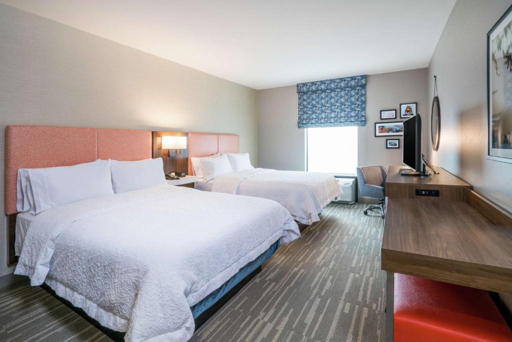 Postel nebo postele na pokoji v ubytování Hampton Inn & Suites Glenarden/Washington DC