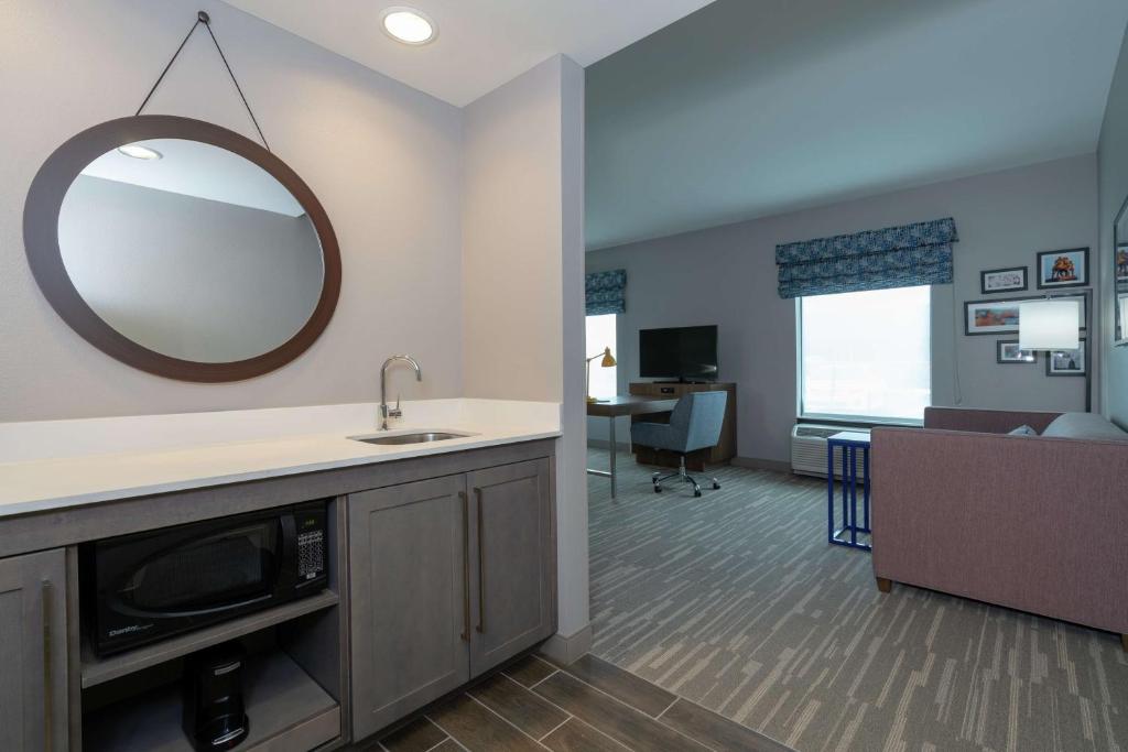 TV&#47;Unterhaltungsangebot in der Unterkunft Hampton Inn &amp; Suites Glenarden&#47;Washington DC