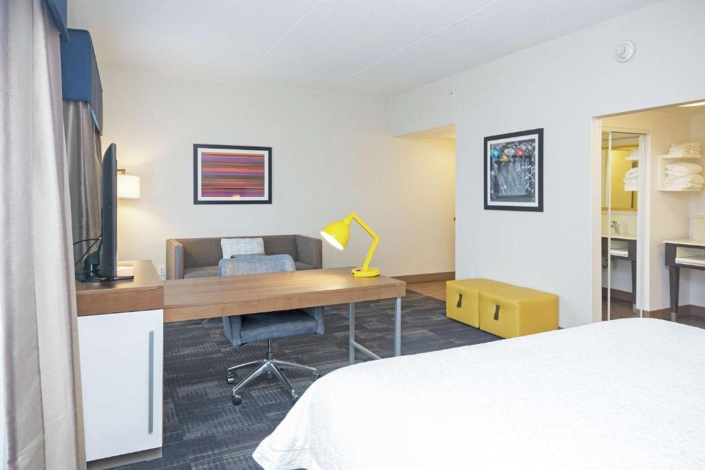 Hampton Inn & Suites Morgantown / University Town Centre - Studiosuite Met Kingsize Bed - Niet-roken