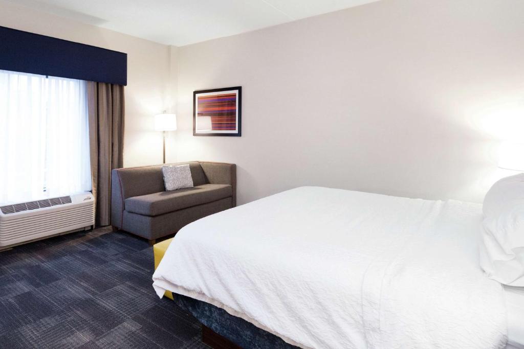 Hampton Inn & Suites Morgantown / University Town Centre - Error