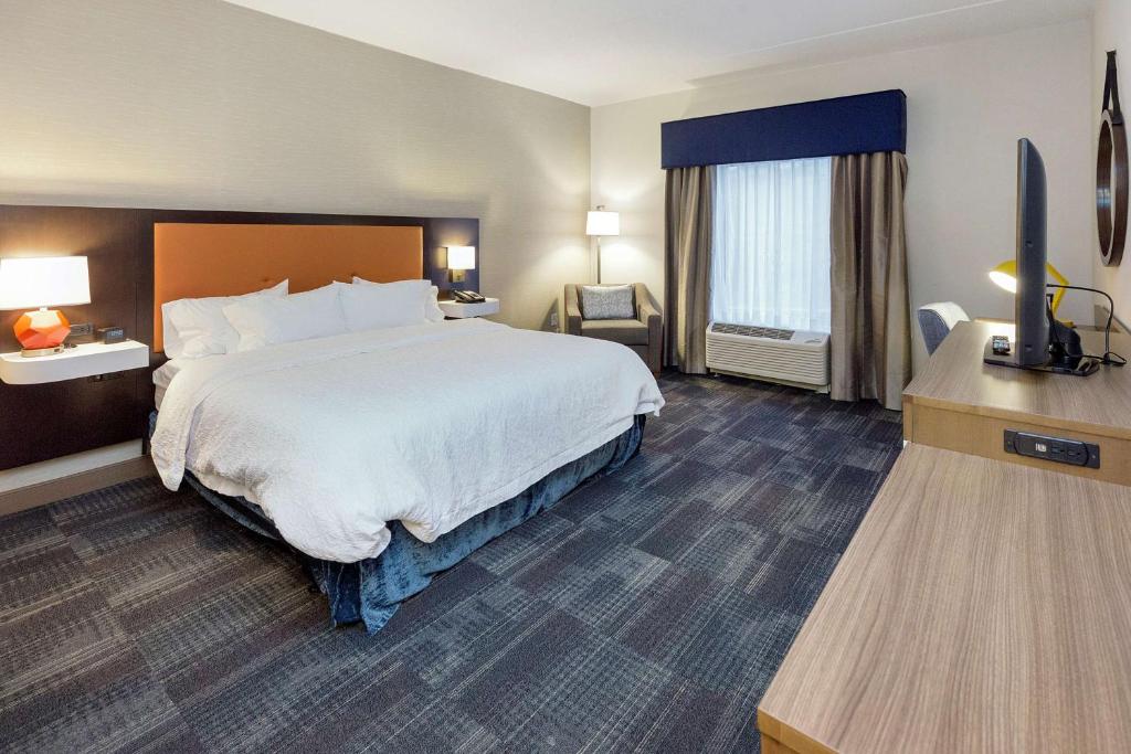 Hampton Inn & Suites Morgantown / University Town Centre - Error
