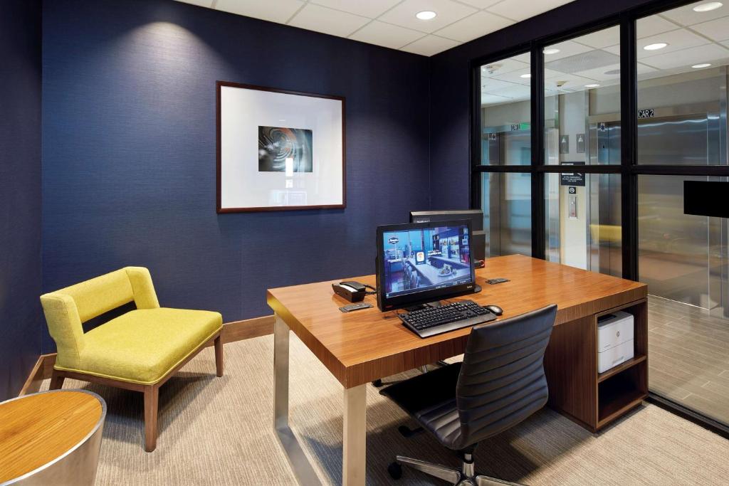 Hampton Inn & Suites Sacramento at CSUS photo