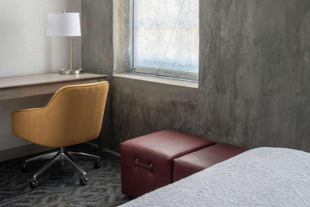Hampton Inn Petaluma, Ca - Queen Room With Two Queen Beds - Non-Smoking