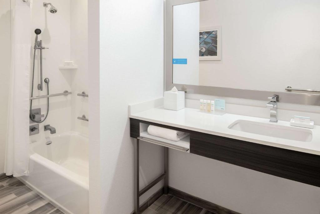 Hampton Inn Petaluma, Ca photo