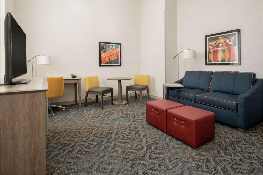 Hampton Inn Petaluma, Ca - King Studio Suite - Non Smoking