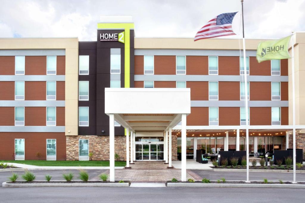 Home2 Suites By Hilton Indianapolis Greenwood في انديانابوليس: واجهة الفندق