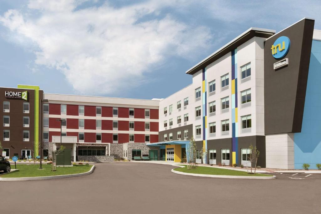 a rendering of the front of a hotel at Tru By Hilton Williamsville Buffalo Airport in Williamsville
