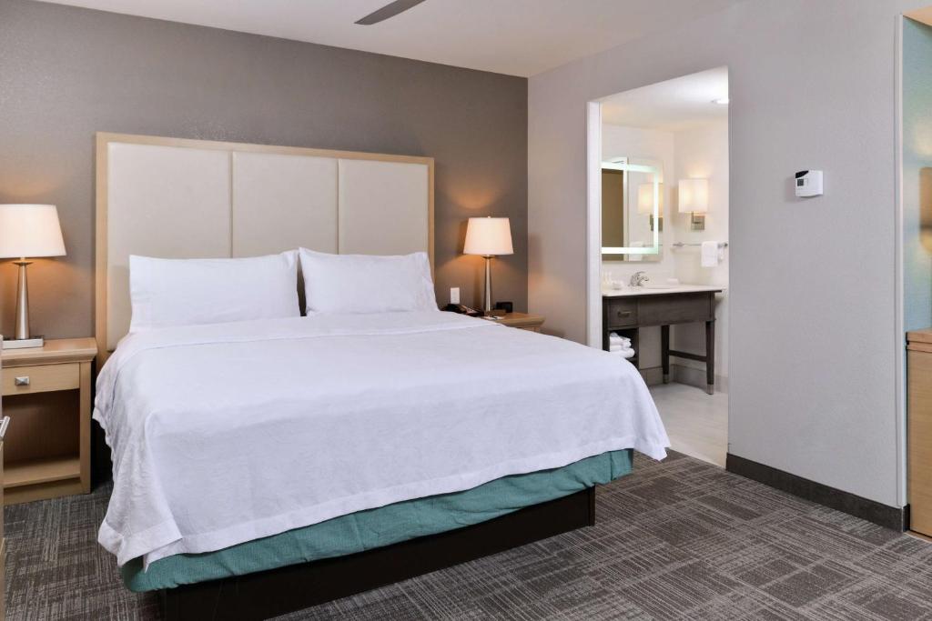 Homewood Suites Des Moines Airport - Suite Estudio Con Cama Extragrande - No Fumadores