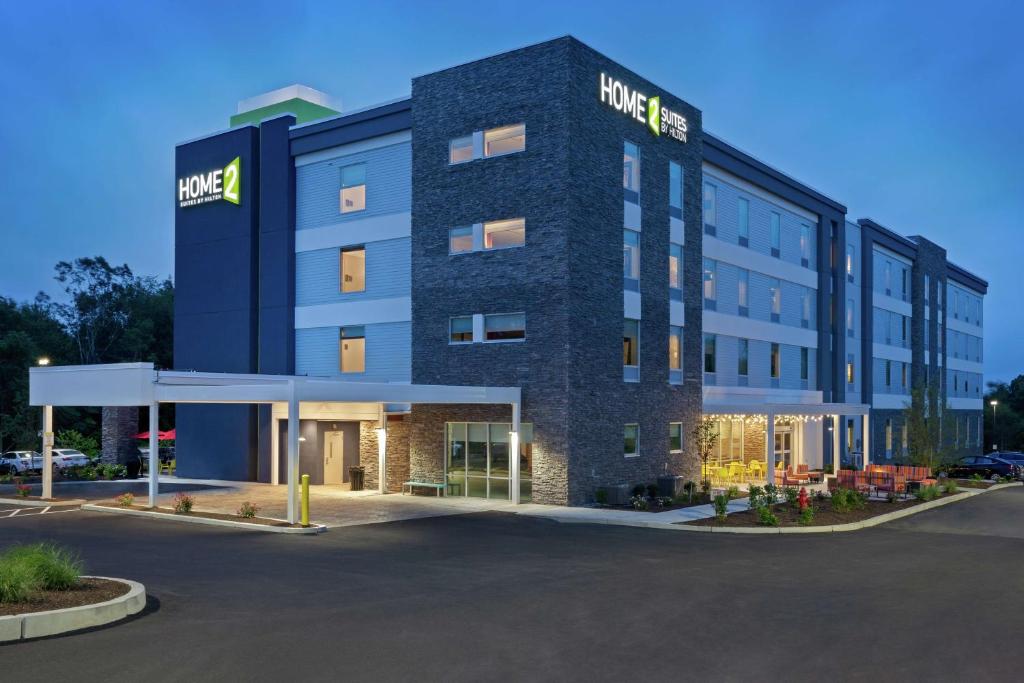 una representación de la parte delantera de un hotel en Home2 Suites Smithfield Providence, en Smithfield