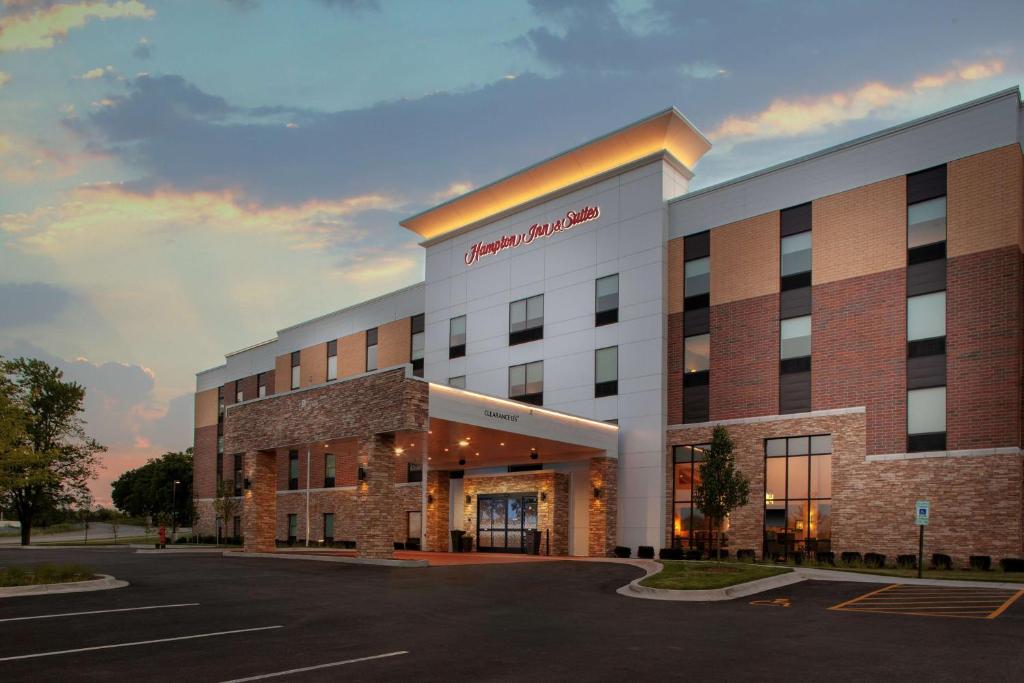 a rendering of the front of a hotel building at Hampton Inn & Suites Chicago-Burr Ridge in Burr Ridge