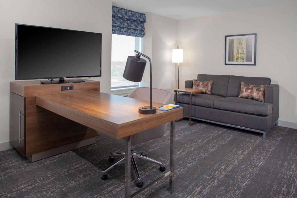 Hampton Inn & Suites Chicago-Burr Ridge - King Studio Suite - Non Fumé