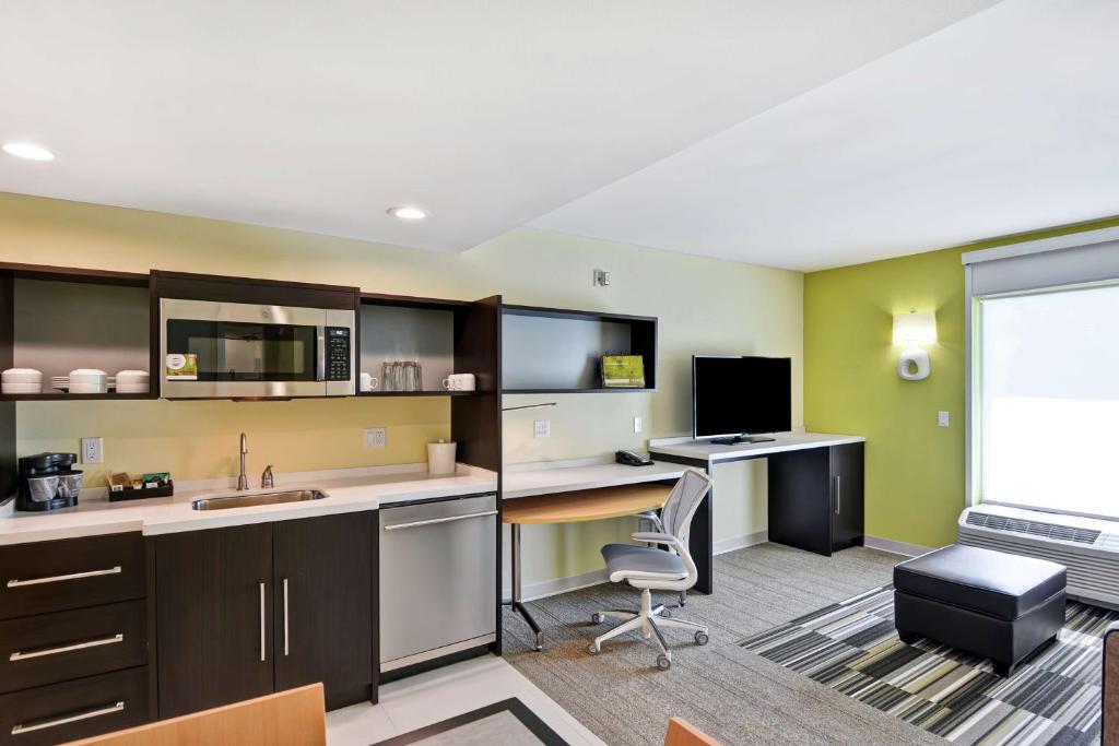 Home2 Suites By Hilton Hilton Head - Queen Suite - Hearing Access/Non-Smoking