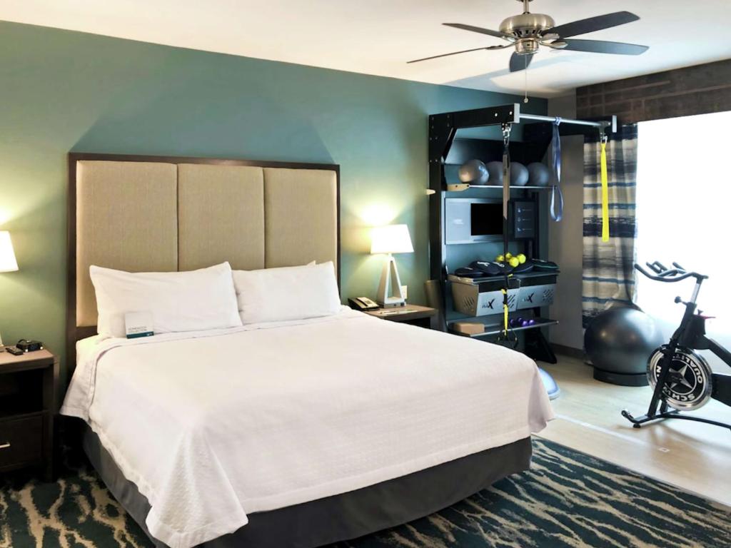 Postel nebo postele na pokoji v ubytování Homewood Suites by Hilton Conroe