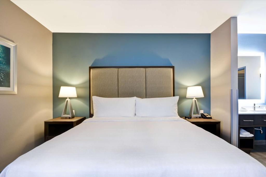 Postel nebo postele na pokoji v ubytování Homewood Suites by Hilton Conroe