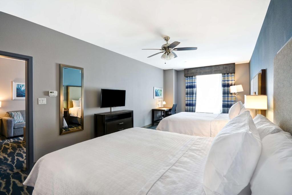 Postel nebo postele na pokoji v ubytování Homewood Suites by Hilton Conroe