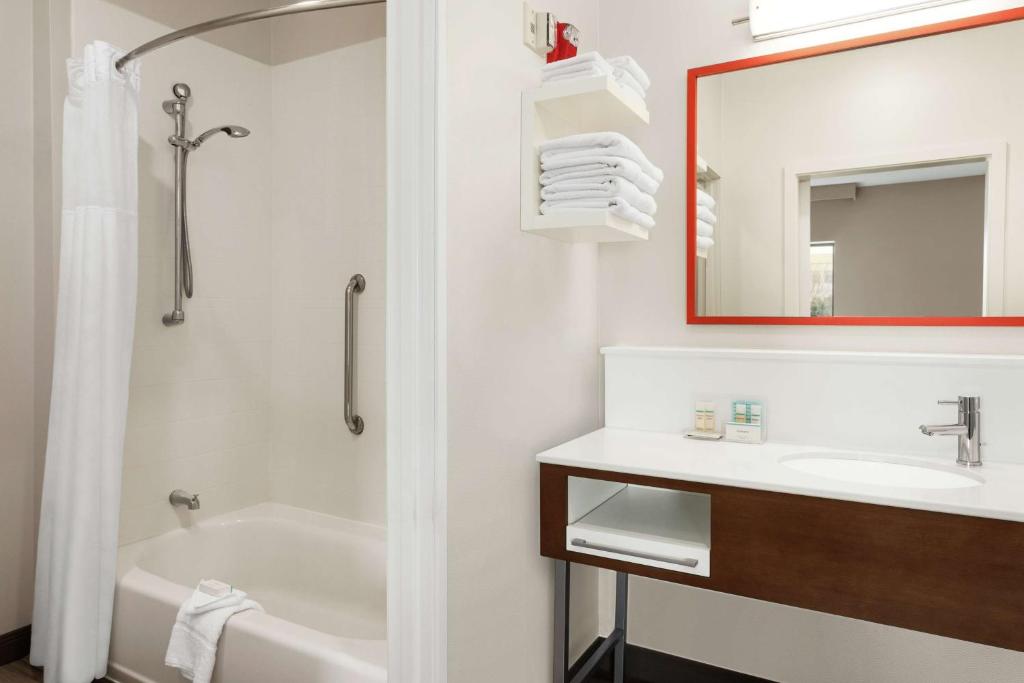 Hampton Inn & Suites Overland Park South - Error