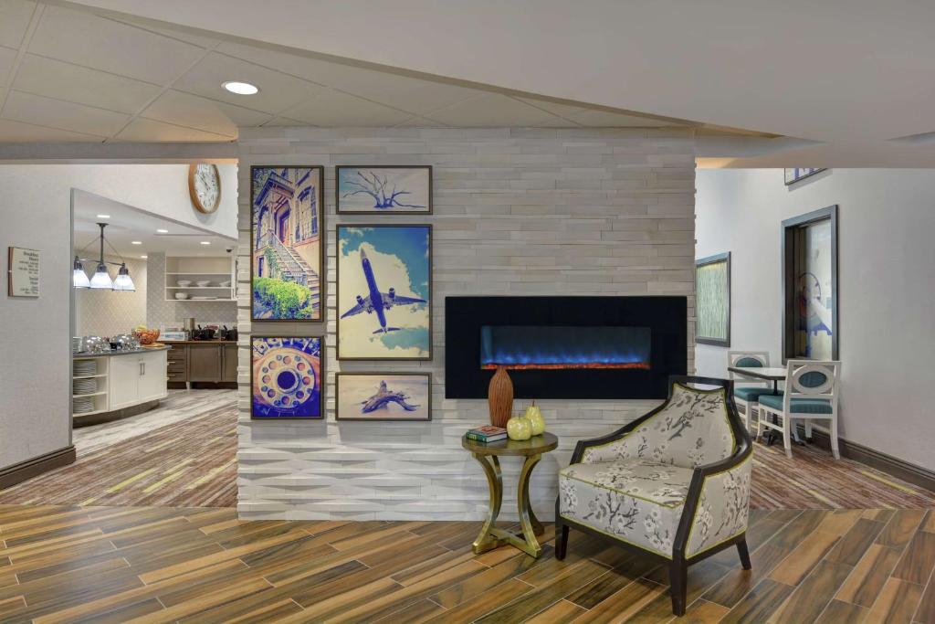 Homewood Suites By Hilton Savannah Airport photo