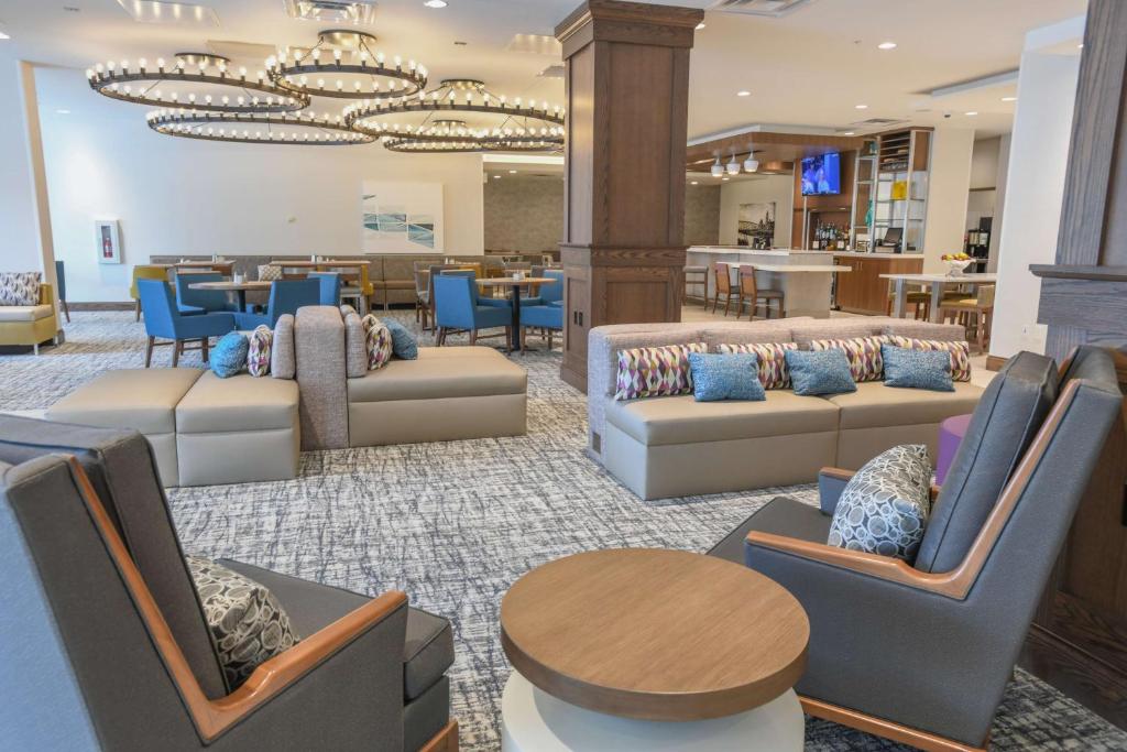 Hilton Garden Inn Cincinnati Midtown photo