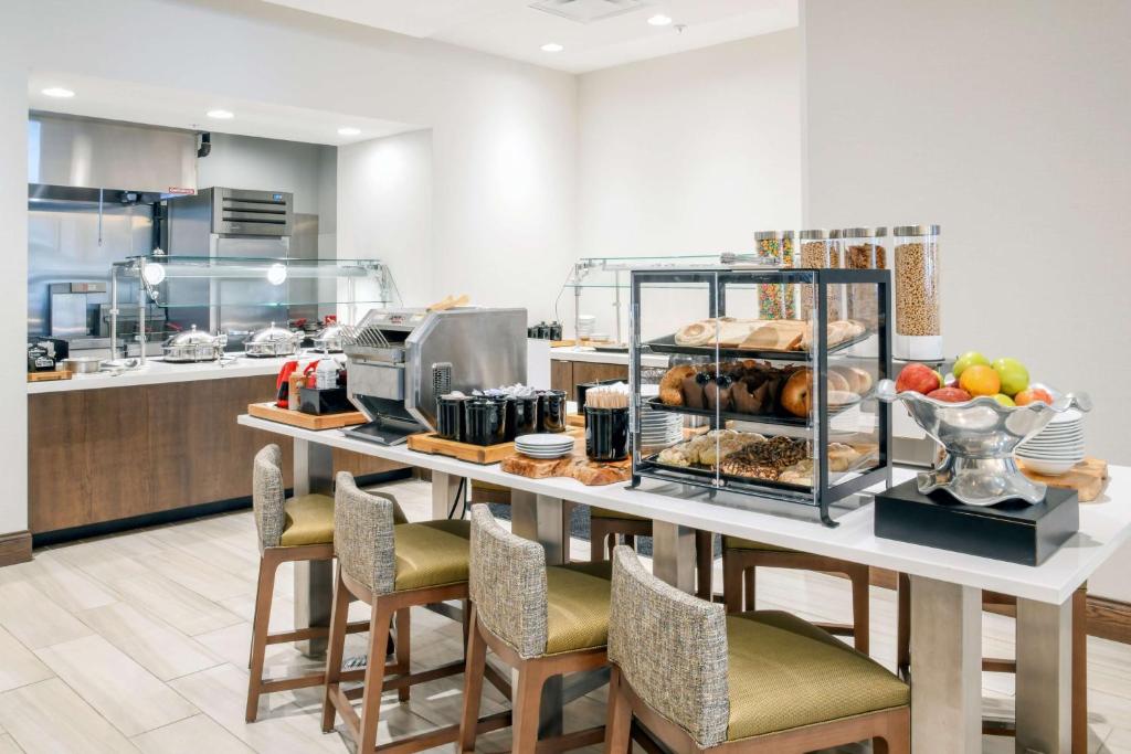 Hilton Garden Inn Cincinnati Midtown photo