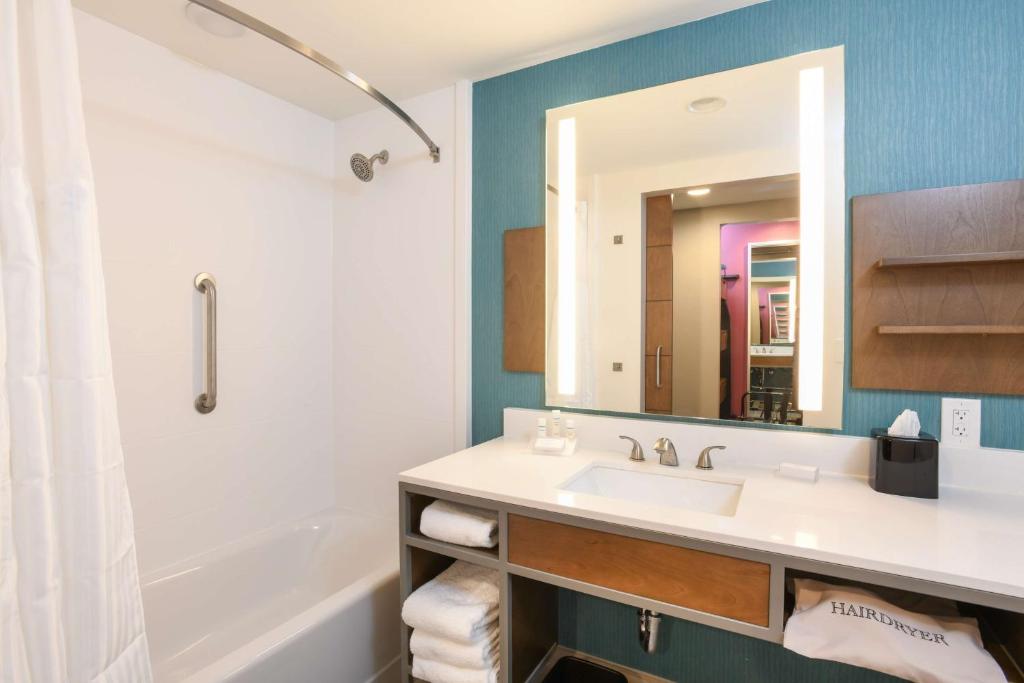 Hilton Garden Inn Cincinnati Midtown photo
