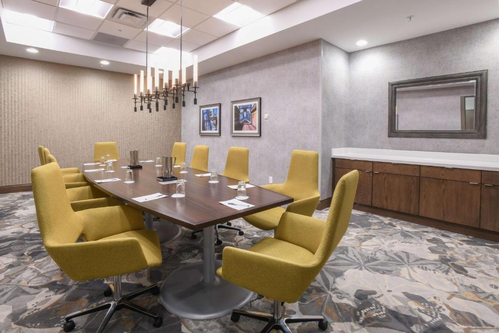 Hilton Garden Inn Cincinnati Midtown photo