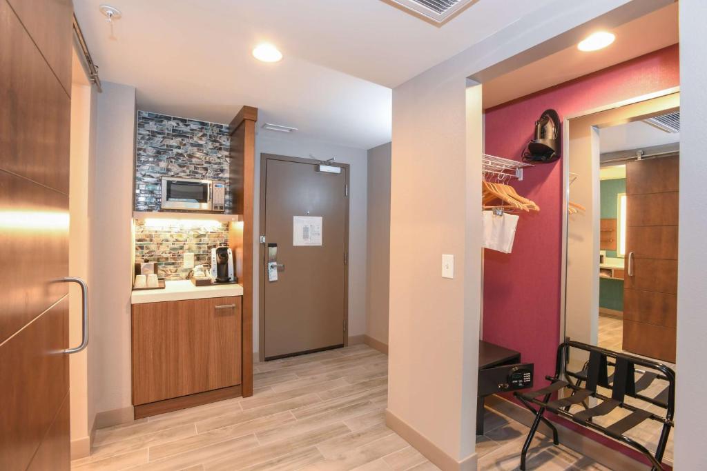Hilton Garden Inn Cincinnati Midtown photo