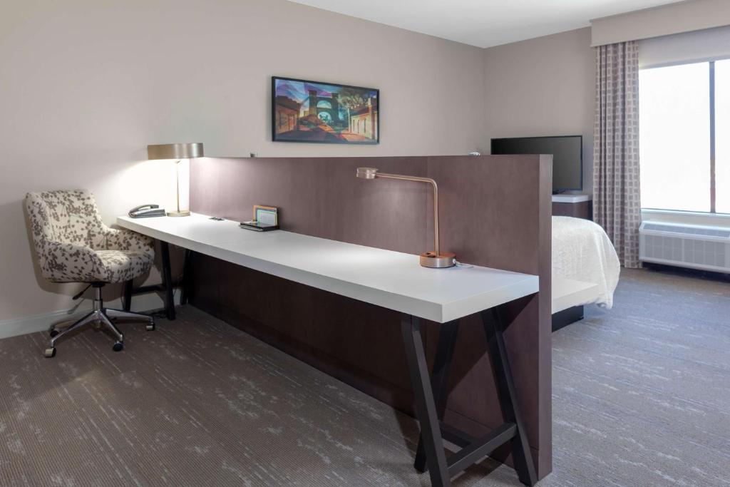 Hilton Garden Inn Waco - Premium King Room