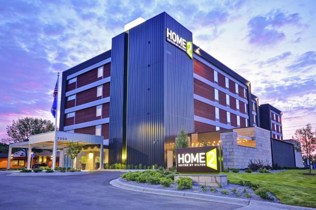 uma representação de um edifício de hotel com uma estalagem em Home2 Suites By Hilton Plymouth Minneapolis em Plymouth