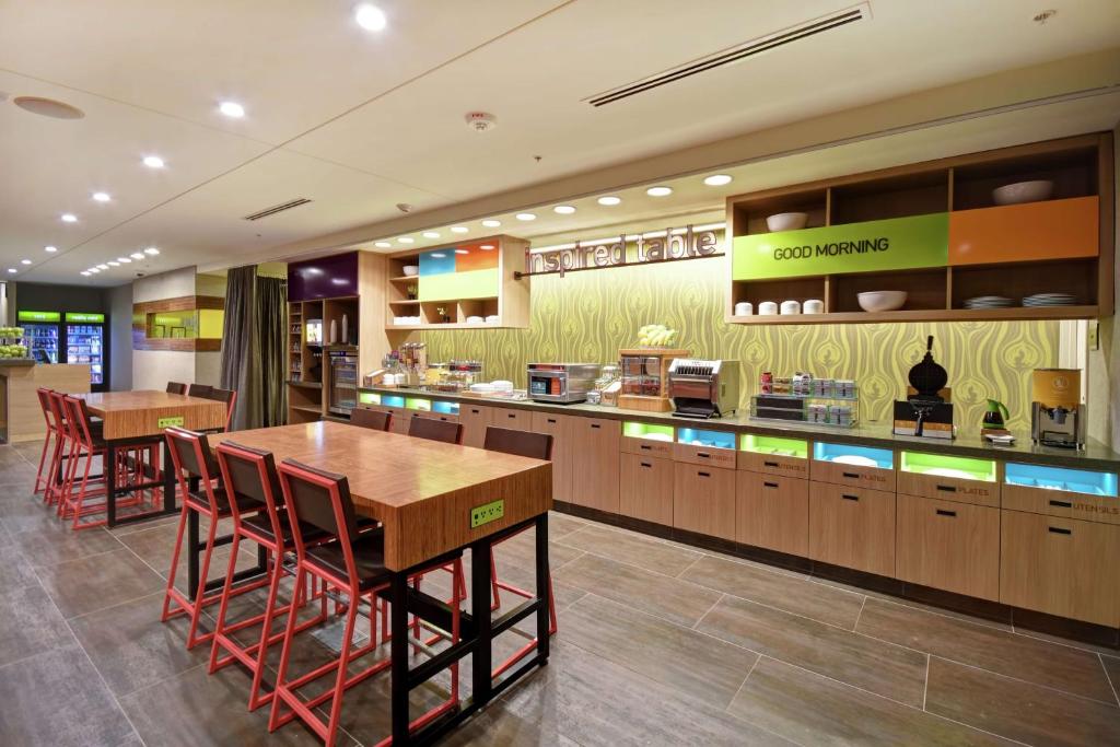 Kuchyň nebo kuchyňský kout v ubytování Home2 Suites by Hilton Gilbert