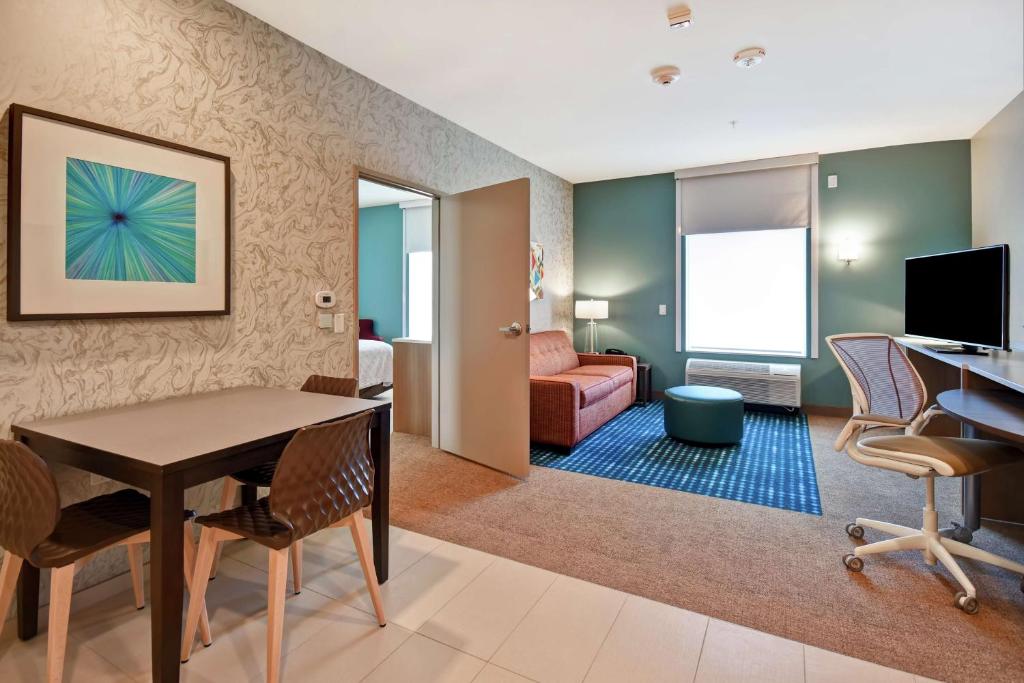 TV a/nebo společenská místnost v ubytování Home2 Suites by Hilton Gilbert
