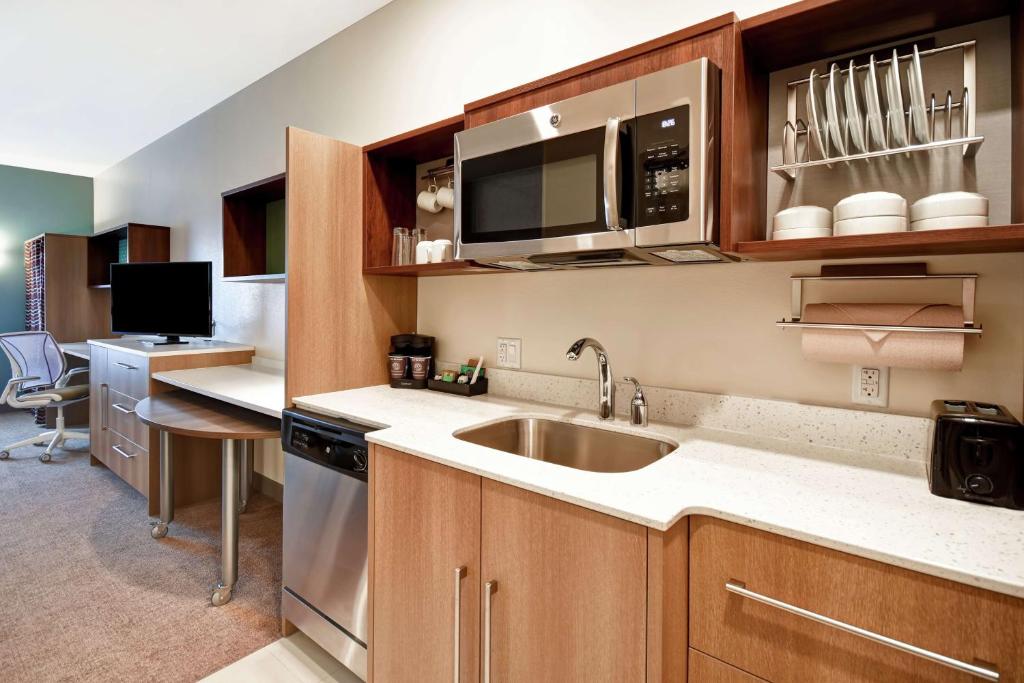 Kuchyň nebo kuchyňský kout v ubytování Home2 Suites by Hilton Gilbert