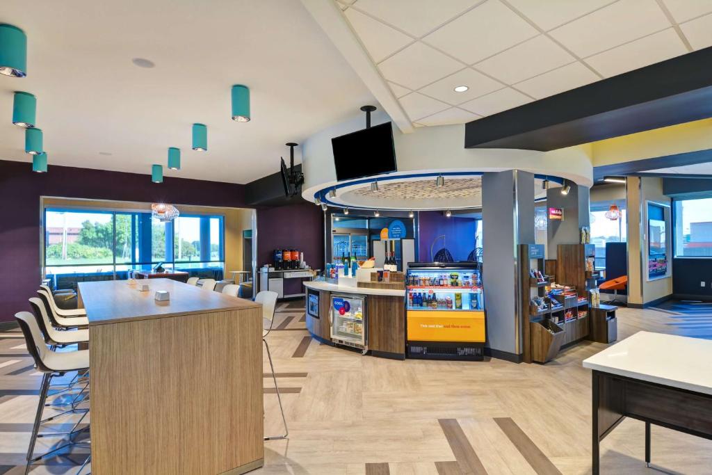 Restaurace v ubytování Tru by Hilton Syracuse North Airport Area