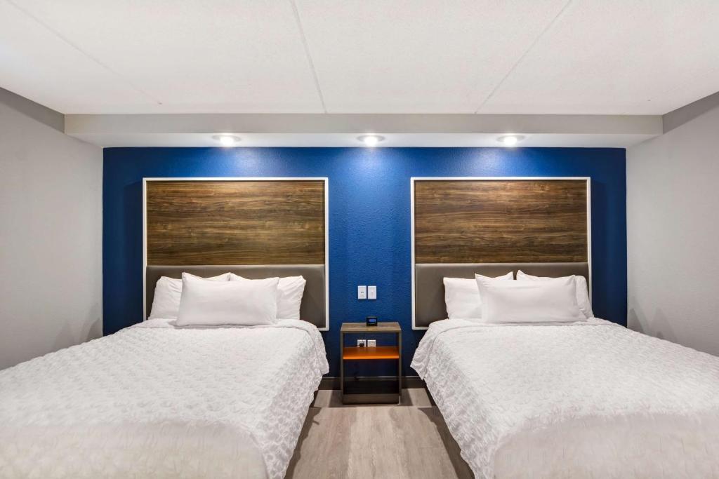 Postel nebo postele na pokoji v ubytování Tru by Hilton Syracuse North Airport Area