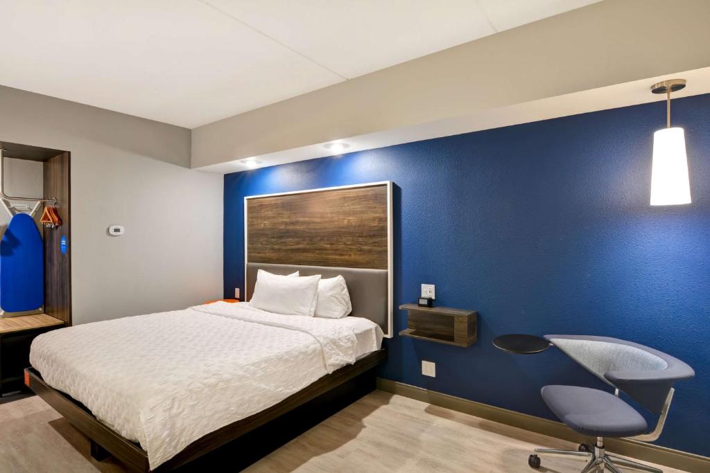 Postel nebo postele na pokoji v ubytování Tru by Hilton Syracuse North Airport Area