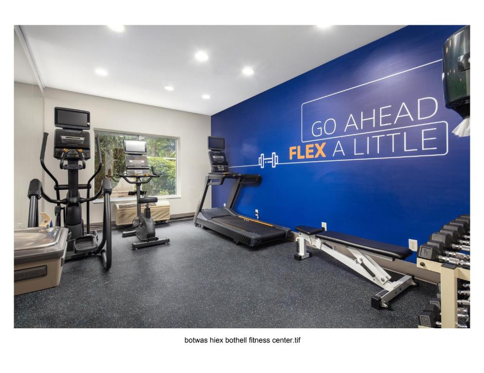 Fitness centrum a/nebo fitness zařízení v ubytování Holiday Inn Express Bothell by IHG