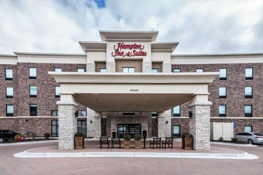 a rendering of the front of the hampton inn niagara falls at Hampton Inn & Suites - Allen Park in Allen Park