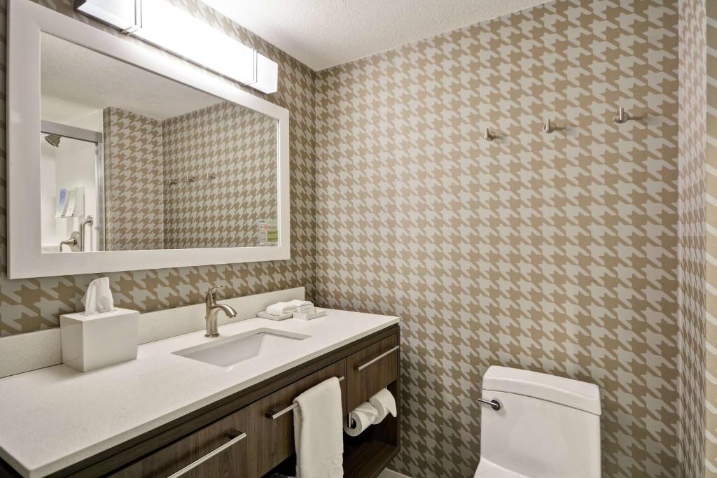 Home2 Suites By Hilton Portland Airport photo