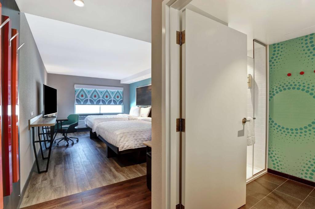 
Queen Room with Two Queen Beds
