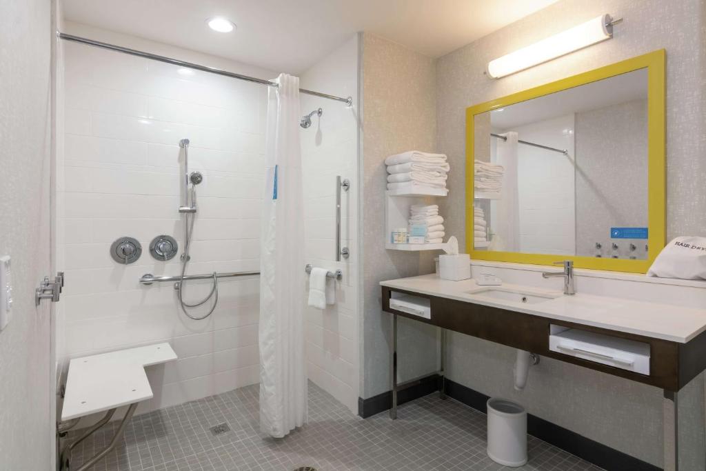 Hampton Inn & Suites Dallas East photo
