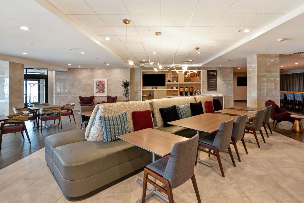 Posezení v ubytování Home2 Suites Plano Legacy West