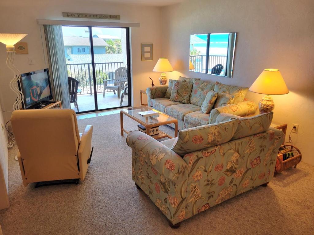 Posezení v ubytování 309 - 2 Bedroom Ocean View
