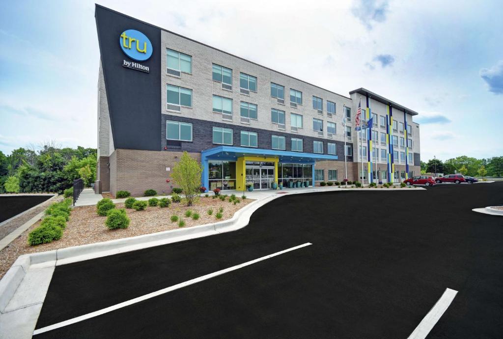 a rendering of a hotel with a parking lot at Tru By Hilton Grand Rapids Airport in Kentwood