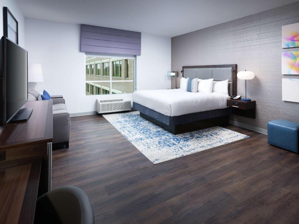 Hampton Inn & Suites Atlanta Decatur/Emory - King Room Met Bankbed