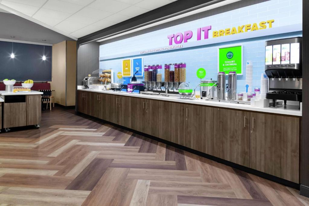 Certifikát, hodnocení, plakát nebo jiný dokument vystavený v ubytování Tru By Hilton Gilbert