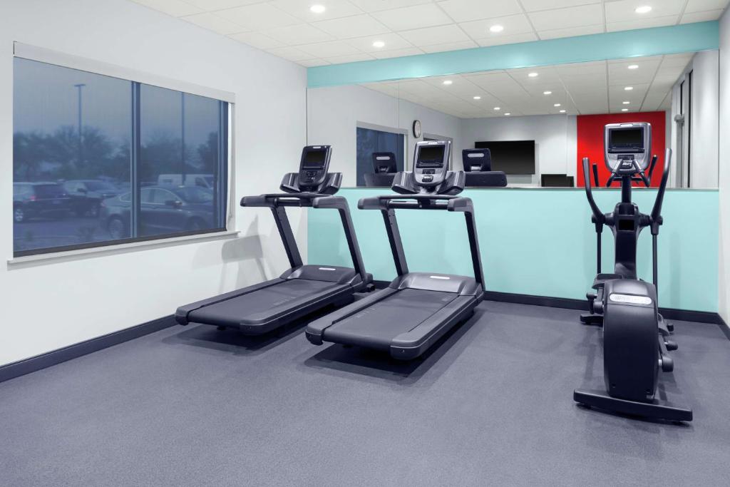 Fitness centrum a/nebo fitness zařízení v ubytování Tru By Hilton Gilbert